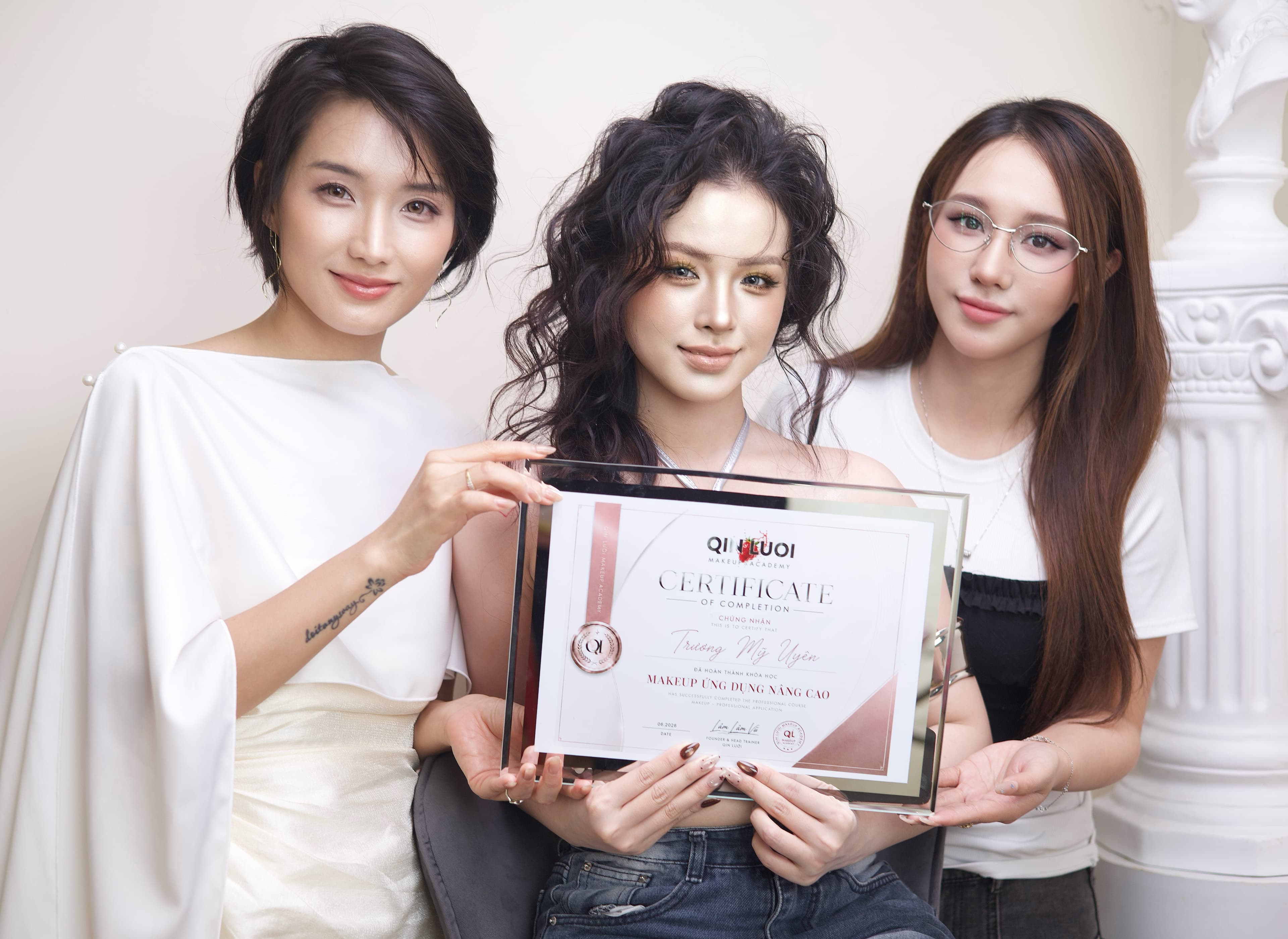 Qin Lười Makeup Academy